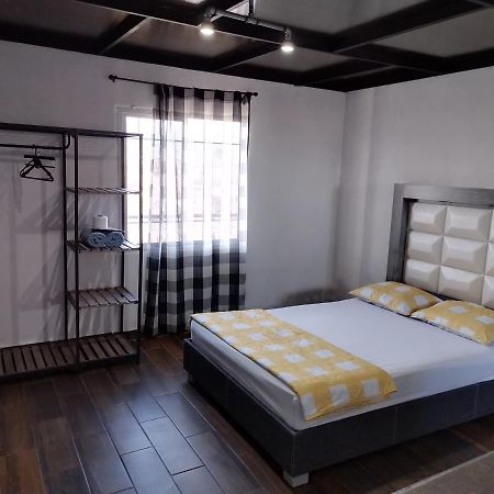 Black And White #3 En San Nicolas De Los Garza Aparthotel Монтерей Екстериор снимка